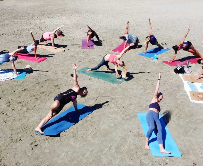 yoga-et-asana-sète-sete-cours-collectifs-hatha-vinyasa-plage-sable-backbend