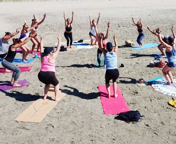 yoga-et-asana-sète-sete-cours-collectifs-hatha-vinyasa-plage-sable-yoga